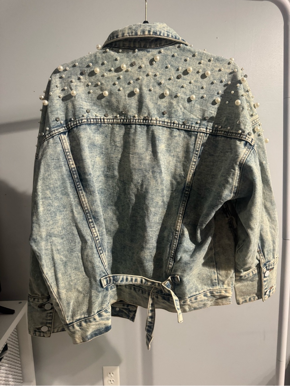 Pearl-Embellished Light Wash Denim Jacket - Women - Picture 4 of 7